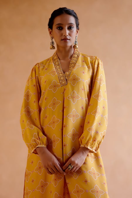 Shop_Amisha Kothari_Yellow Silk Embroidery V-neck Asavari Digital Floral Print Tunic And Pant Set _Online_at_Aza_Fashions