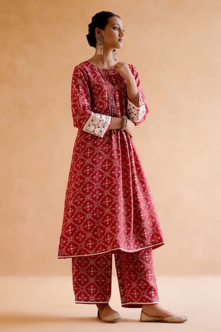 Buy_Amisha Kothari_Red Silk Embroidery Round Neck Yamini Digital Print Kurta And Pant Set _Online_at_Aza_Fashions