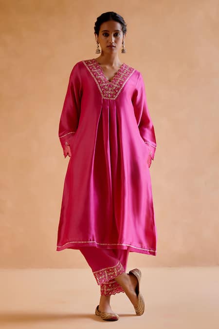 Amisha Kothari_Pink Chanderi , Organza Embroidery, Zari, Tassels V-neck Kurta Pant Set _Online_at_Aza_Fashions