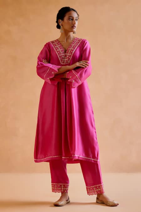 Buy_Amisha Kothari_Pink Chanderi , Organza Embroidery, Zari, Tassels V-neck Kurta Pant Set _Online_at_Aza_Fashions