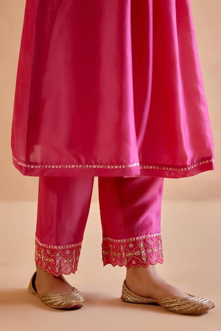 Buy_Amisha Kothari_Pink Chanderi , Organza Embroidery, Zari, Tassels V-neck Kurta Pant Set 
