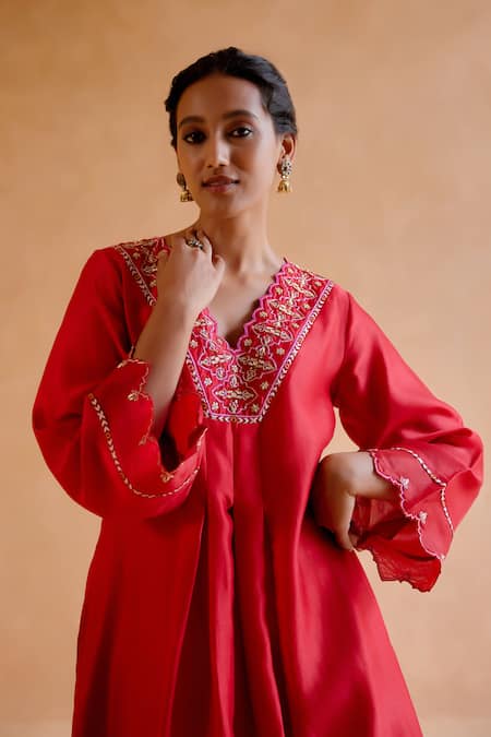 Amisha Kothari_Red Chanderi , Organza Embroidery, Cut Work V-neck Kurta Pant Set _at_Aza_Fashions