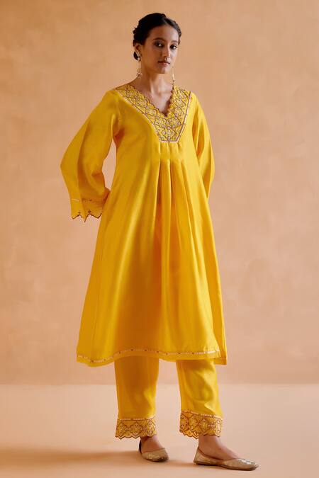 Amisha Kothari_Yellow Chanderi , Organza Embroidery, Tassels Zardosi Kurta Pant Set _Online_at_Aza_Fashions