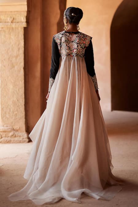 Mrunalini Rao Black Embroidered Lehenga Set with Cape 