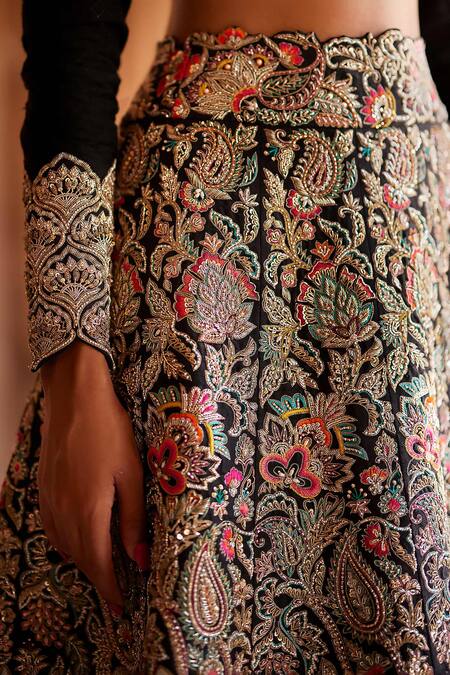 Buy_Mrunalini Rao_Black Silk Embroidery Round Neck Lehenga Set With Cape 