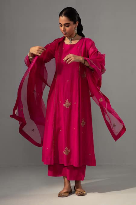 Buy_Label Shreya Sharma_Fuchsia Chanderi, Silk Organza Embroidery Round Neck Floral Kurta Set _Online_at_Aza_Fashions
