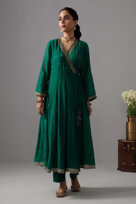 Label Shreya Sharma_Green Chanderi, Silk Organza Embroidery V-neck Floral Anarkali Set _Online_at_Aza_Fashions
