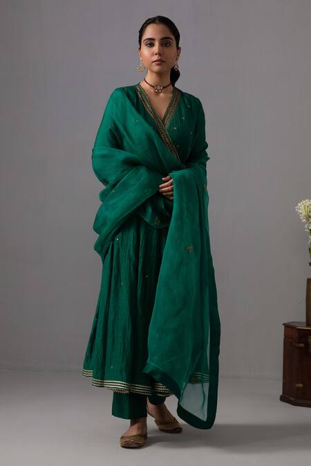 Buy_Label Shreya Sharma_Green Chanderi, Silk Organza Embroidery V-neck Floral Anarkali Set _Online_at_Aza_Fashions