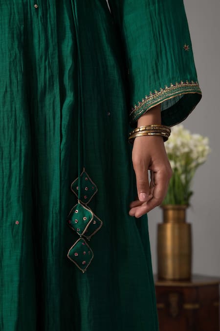 Shop_Label Shreya Sharma_Green Chanderi, Silk Organza Embroidery V-neck Floral Anarkali Set _Online_at_Aza_Fashions