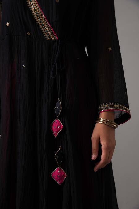 Label Shreya Sharma Black Chanderi, Silk Organza Embroidery V-neck Floral Angarkha Anarkali Set at Aza Fashions Label Shreya Sharma_Black Chanderi, Silk Organza Embroidery V-neck Floral Angarkha Anarkali Set _at_Aza_Fashions