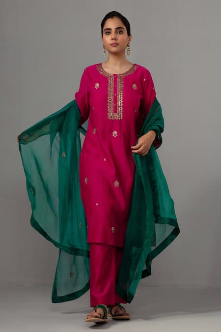 Label Shreya Sharma_Fuchsia Chanderi, Silk Organza, Cotton Embroidery Round Neck Floral Kurta Set _Online_at_Aza_Fashions