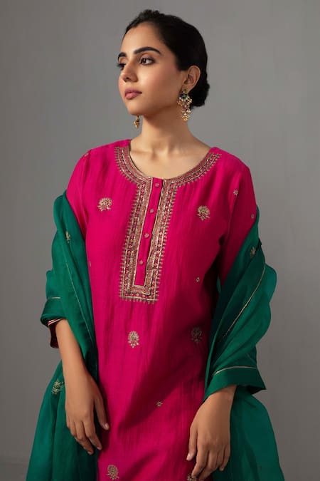 Buy_Label Shreya Sharma_Fuchsia Chanderi, Silk Organza, Cotton Embroidery Round Neck Floral Kurta Set _Online_at_Aza_Fashions