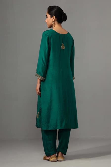 Shop Label Shreya Sharma Green , Organza, Cotton Embroidery Round Neck Floral Kurta Set at Aza Fashions Shop_Label Shreya Sharma_Green , Organza, Cotton Embroidery Round Neck Floral Kurta Set _at_Aza_Fashions