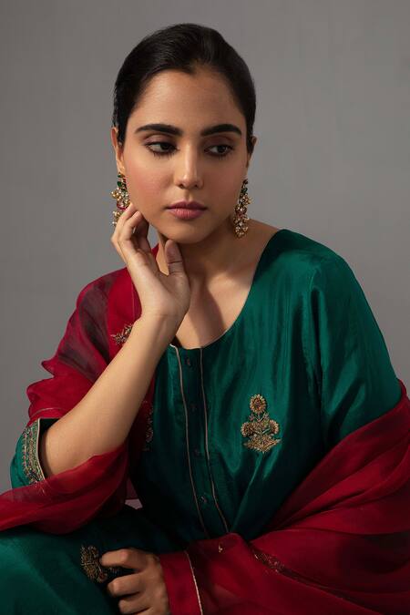 Label Shreya Sharma Green , Organza, Cotton Embroidery Round Neck Floral Kurta Set at Aza Fashions Label Shreya Sharma_Green , Organza, Cotton Embroidery Round Neck Floral Kurta Set _at_Aza_Fashions