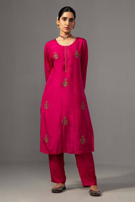 Label Shreya Sharma_Fuchsia , Organza Embroidery Round Neck Floral Kurta Set _Online_at_Aza_Fashions