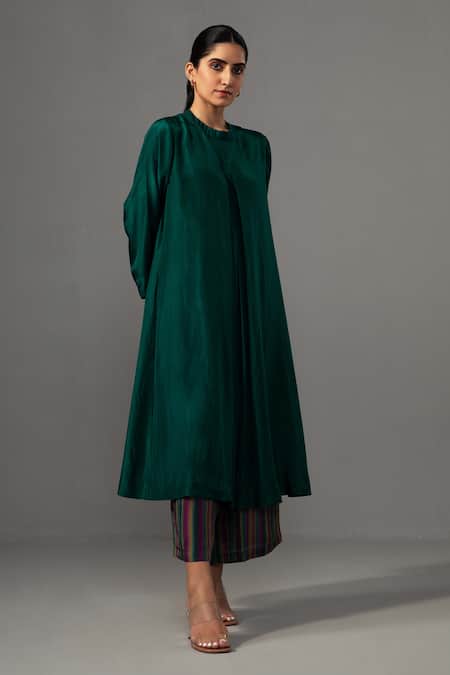 Label Shreya Sharma_Emerald Green Silk Bandeau Neck Box Pleat Kurta With Printed Pant _Online_at_Aza_Fashions