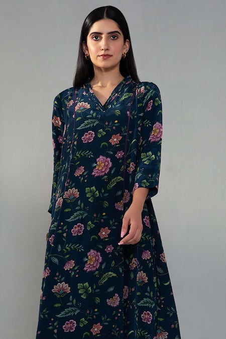 Buy_Label Shreya Sharma_Blue Crepe Embroidery Mandarin Collar Floral Printed Kurta Set _Online_at_Aza_Fashions