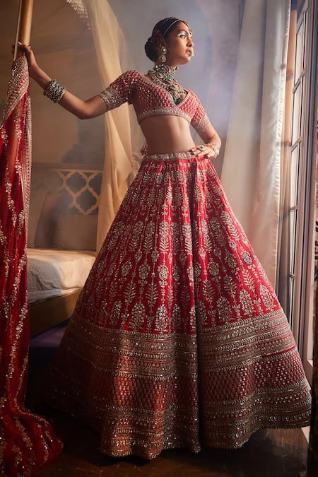 Priyanka Chopra's sindoori red Sabyasachi wedding lehenga is for  traditional brides | VOGUE India