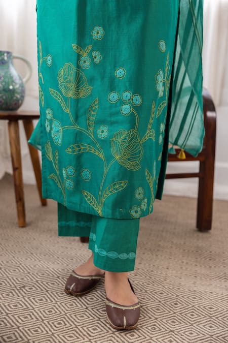Vaayu_Green Cotton, Muslin Embroidery, Tassels Flower Vine Placement Kurta Pant Set_at_Aza_Fashions