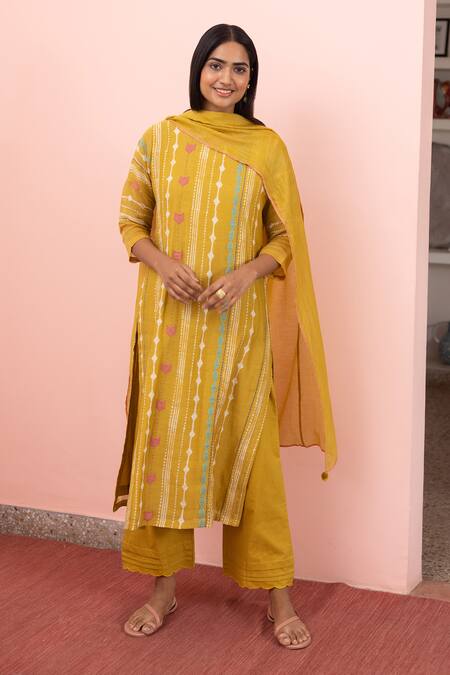 Vaayu_Yellow Cotton, Muslin Embroidery Round Geometric Abstract Print Kurta Pant Set_Online_at_Aza_Fashions