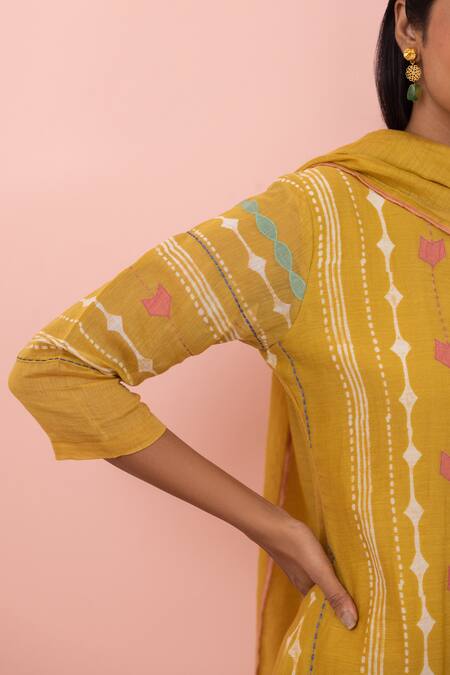 Shop_Vaayu_Yellow Cotton, Muslin Embroidery Round Geometric Abstract Print Kurta Pant Set_Online_at_Aza_Fashions
