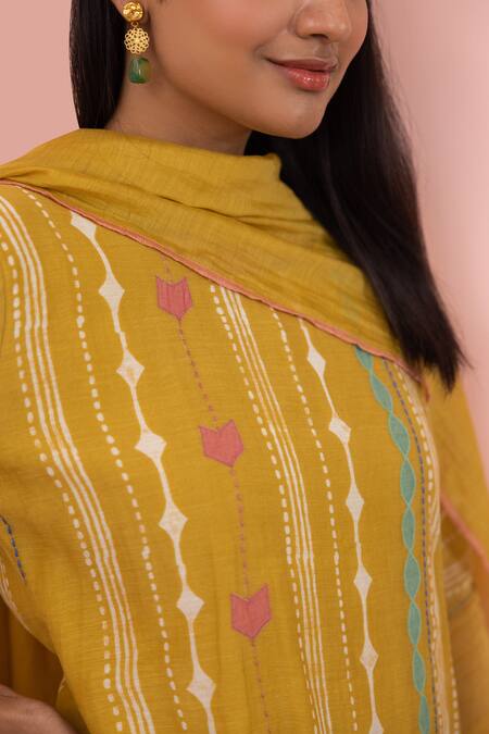 Vaayu_Yellow Cotton, Muslin Embroidery Round Geometric Abstract Print Kurta Pant Set_at_Aza_Fashions