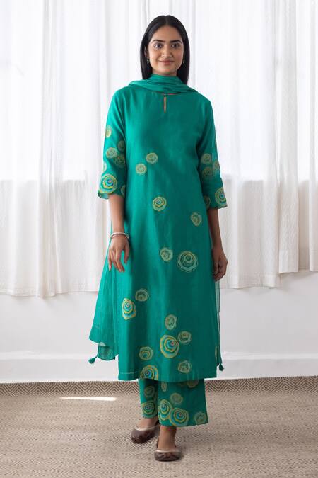 Vaayu_Green Cotton, Muslin Embroidery, Applique Round Scattered Flower Kurta Pant Set_Online_at_Aza_Fashions