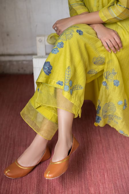 Shop_Vaayu_Green Cotton, Muslin Embroidery Blossom Applique And Thread Work Kurta Pant Set_Online_at_Aza_Fashions