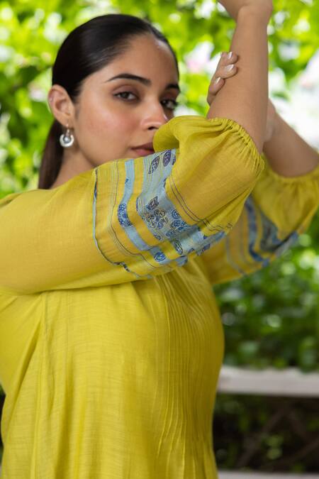 Shop Vaayu Green Cotton, Muslin Embroidery Round Bloom Applique And Thread Work Midi Dress Online at Aza Fashions Shop_Vaayu_Green Cotton, Muslin Embroidery Round Bloom Applique And Thread Work Midi Dress_Online_at_Aza_Fashions