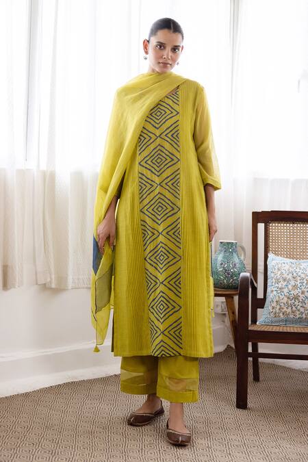 Buy_Vaayu_Green Cotton, Muslin Tassels Round Neck Geometric Print Kurta Pant Set_Online_at_Aza_Fashions
