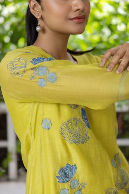 Buy_Vaayu_Green Cotton, Muslin Embroidery, Applique Floral And Thread Work Kurta With Pant