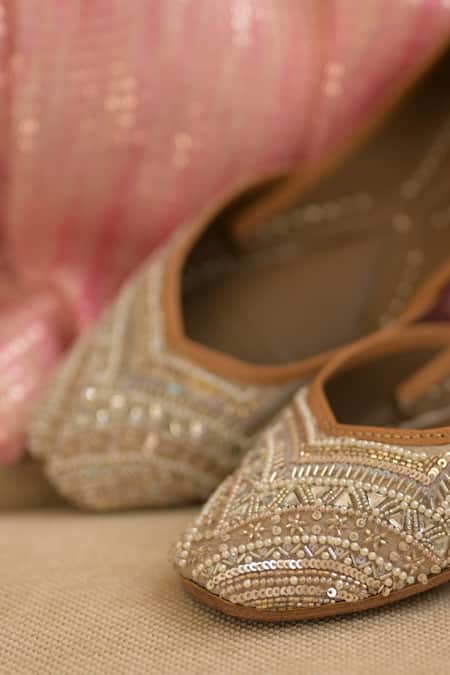 Buy Coral Haze Gold 3d Sequins Chamak Embroidered Juttis Online at Aza Fashions Buy_Coral Haze_Gold 3d Sequins Chamak Embroidered Juttis _Online_at_Aza_Fashions