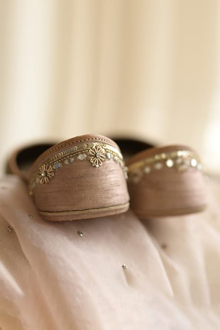 Buy_Coral Haze_Peach Noor Hand Embroidered Juttis _Online_at_Aza_Fashions
