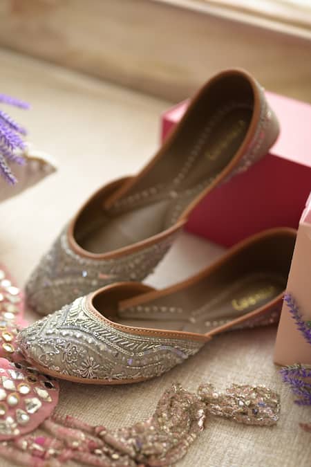 Coral Haze Zevar Hand Embroidered Juttis 