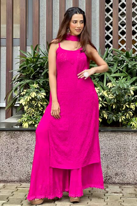 LABEL AISHWARYRIKA Pink Georgette Embroidery Round Neck Evelyn Chikankari Kurta Online at Aza Fashions LABEL AISHWARYRIKA_Pink Georgette Embroidery Round Neck Evelyn Chikankari Kurta _Online_at_Aza_Fashions