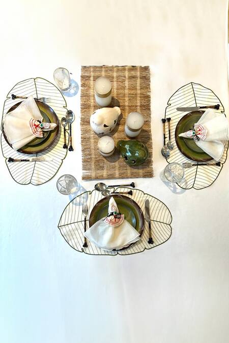 Buy_Tessera_White Fabric Embroidered Banana Leaf Table Mats Set Of 6_Online_at_Aza_Fashions