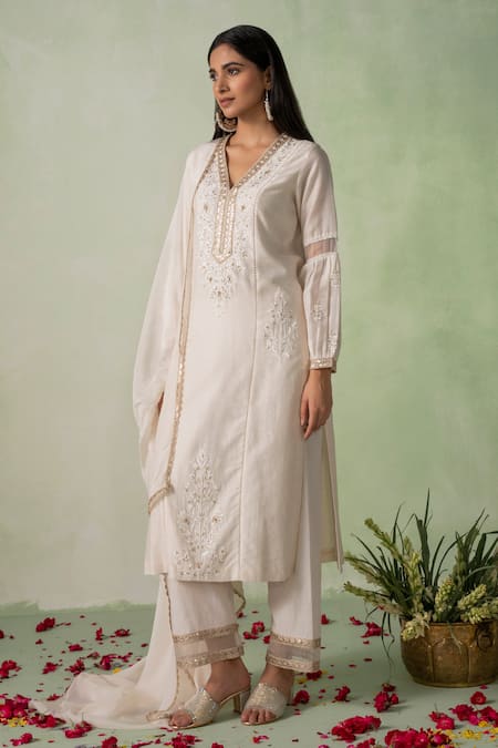 VARUN CHHABRA Ivory Kurta Chanderi Silk Embroidered Resham Thread V Neck Set