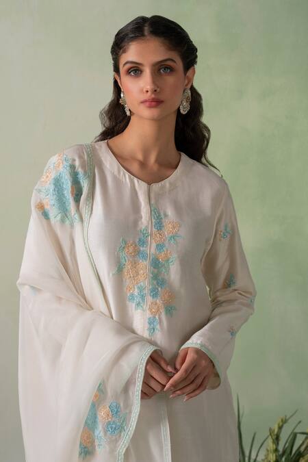 Varun Chhabra_Ivory Kurta Chanderi Silk Embroidered Floral Patch Round Neck Work Set_Online_at_Aza_Fashions