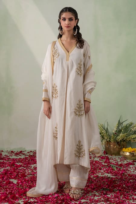 VARUN CHHABRA Ivory Kurta And Salwar Cambric Cotton Lined With Mul Placement Set 