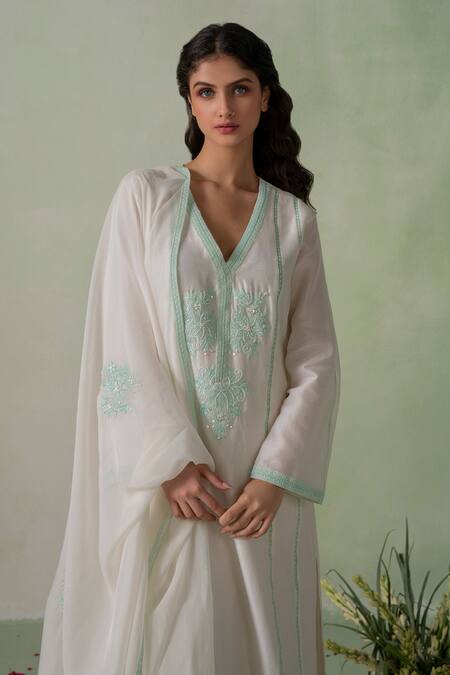 Varun Chhabra_Ivory Kurta Chanderi Silk Embroidered Resham V Neck Bead Set_Online_at_Aza_Fashions