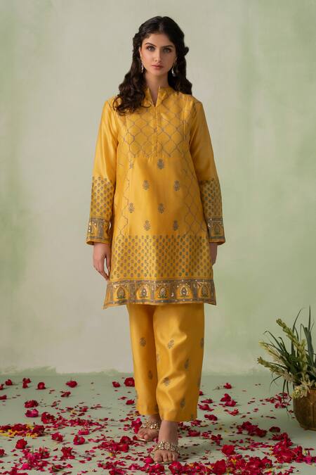 Buy_Varun Chhabra_Yellow Chanderi Block Printed And Embellished Foil Round Collar Floral Kurta Set_Online_at_Aza_Fashions