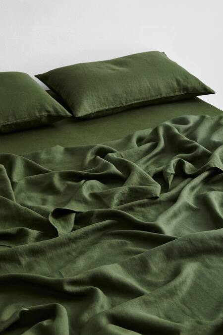 Shop Thread Connect Green Pure Linen Plain Bedsheet Set at Aza Fashions Shop_Thread Connect_Green Pure Linen Plain Bedsheet Set_at_Aza_Fashions