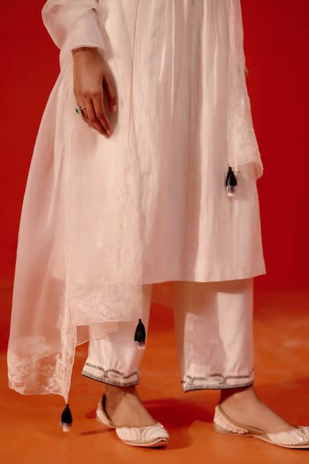 Buy Devnaagri Ivory , Chanderi, Organza Dori And Patra Work Kurta Palazzo Set Online at Aza Fashions Buy_Devnaagri_Ivory , Chanderi, Organza Dori And Patra Work Kurta Palazzo Set _Online_at_Aza_Fashions