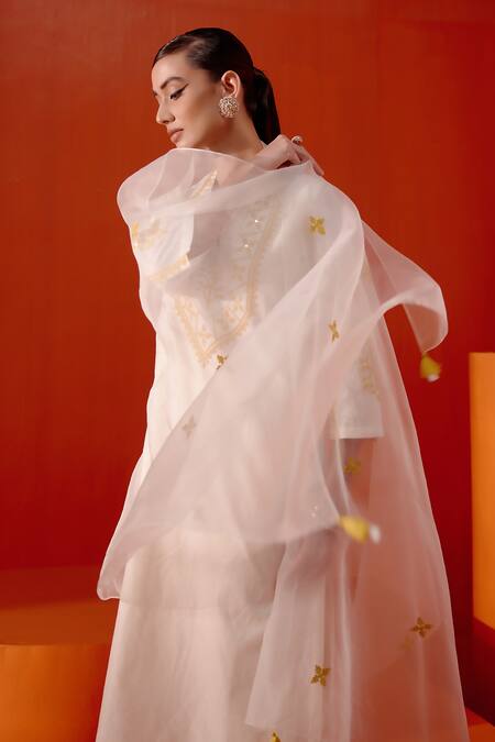 Shop Devnaagri Ivory Chanderi, Silk Organza Tassels, Embroidery Dori Kurta Set With Dupatta Online at Aza Fashions Shop_Devnaagri_Ivory Chanderi, Silk Organza Tassels, Embroidery Dori Kurta Set With Dupatta _Online_at_Aza_Fashions