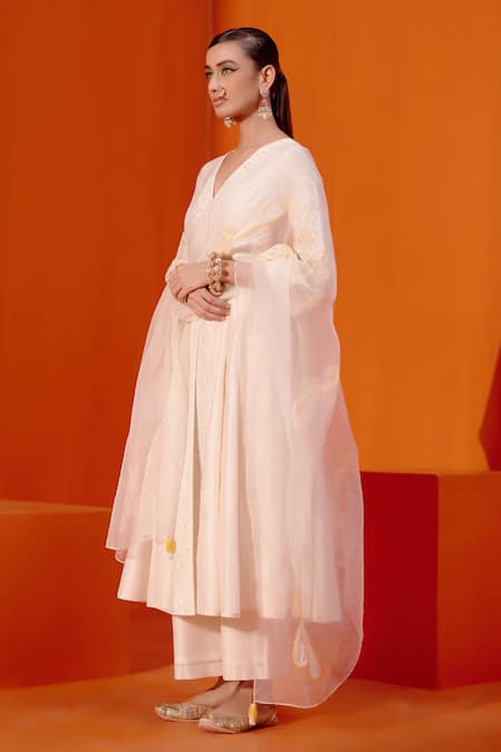 Buy Devnaagri Ivory Chanderi, Silk Organza Diamonds, Dori And Patra Work Anarkali Palazzo Set Online at Aza Fashions Buy_Devnaagri_Ivory Chanderi, Silk Organza Diamonds, Dori And Patra Work Anarkali Palazzo Set _Online_at_Aza_Fashions