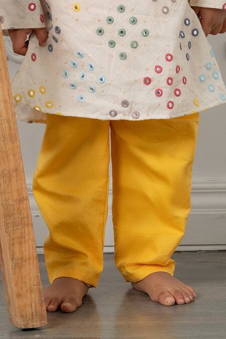 Buy_Kirti Agarwal - Pret N Couture_Off White , Satin, Linen Mirrors Embellished Kurta With Pyjama_Online_at_Aza_Fashions