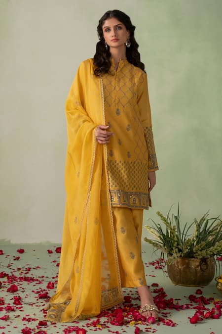 VARUN CHHABRA Yellow Chanderi Block Printed And Embellished Foil Round Collar Floral Kurta Set 