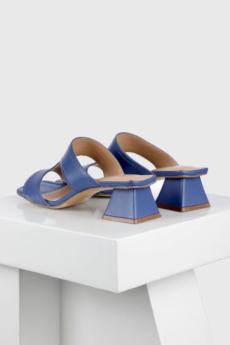 Buy_Oroh_Blue Embroidery, Cut Work Sandal With Border_Online_at_Aza_Fashions