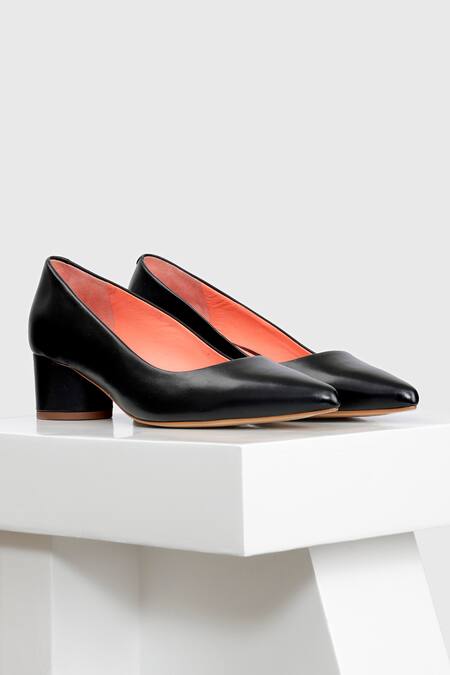 Buy Oroh Black Merida Mid Pump Heels at Aza Fashions Buy_Oroh_Black Merida Mid Pump Heels_at_Aza_Fashions