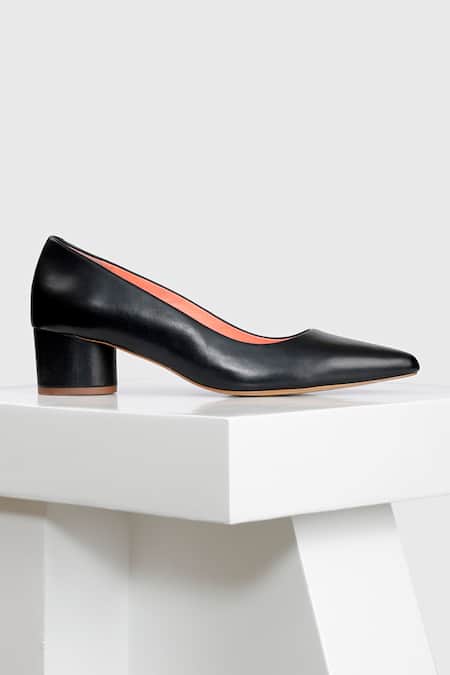 How To Wear The Iconic Black Pump » The Style That Binds Us